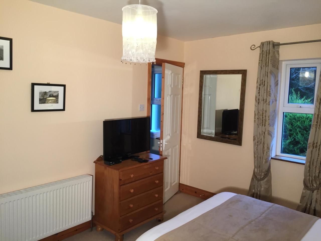 2 Mile Lodge Kenmare Εξωτερικό φωτογραφία